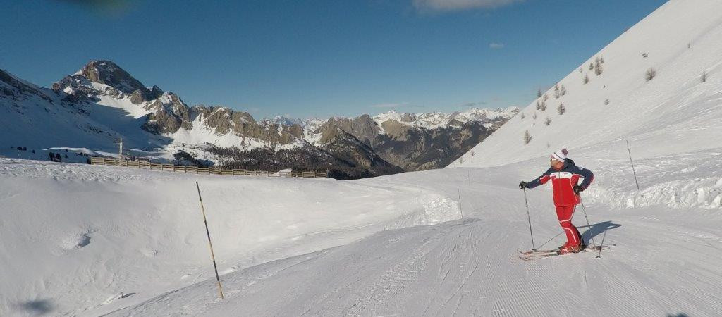 Ceillac en hiver moniteur de ski