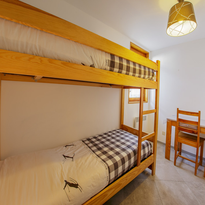 Chambre avec 2 lits superposés de 1 place 90cm